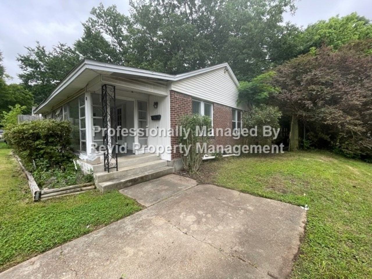 3712 Marion Ave - Photo 2 of 31