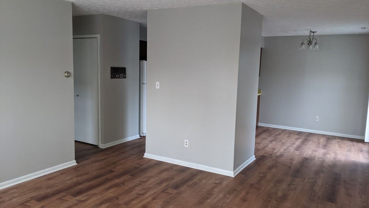 1253 Colonial Dr - Photo 2 of 14