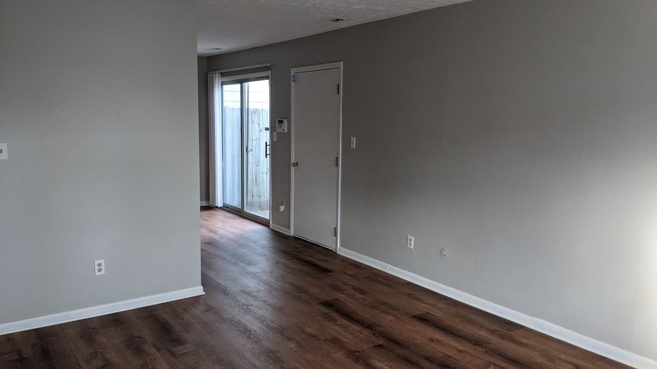 1253 Colonial Dr - Photo 3 of 14