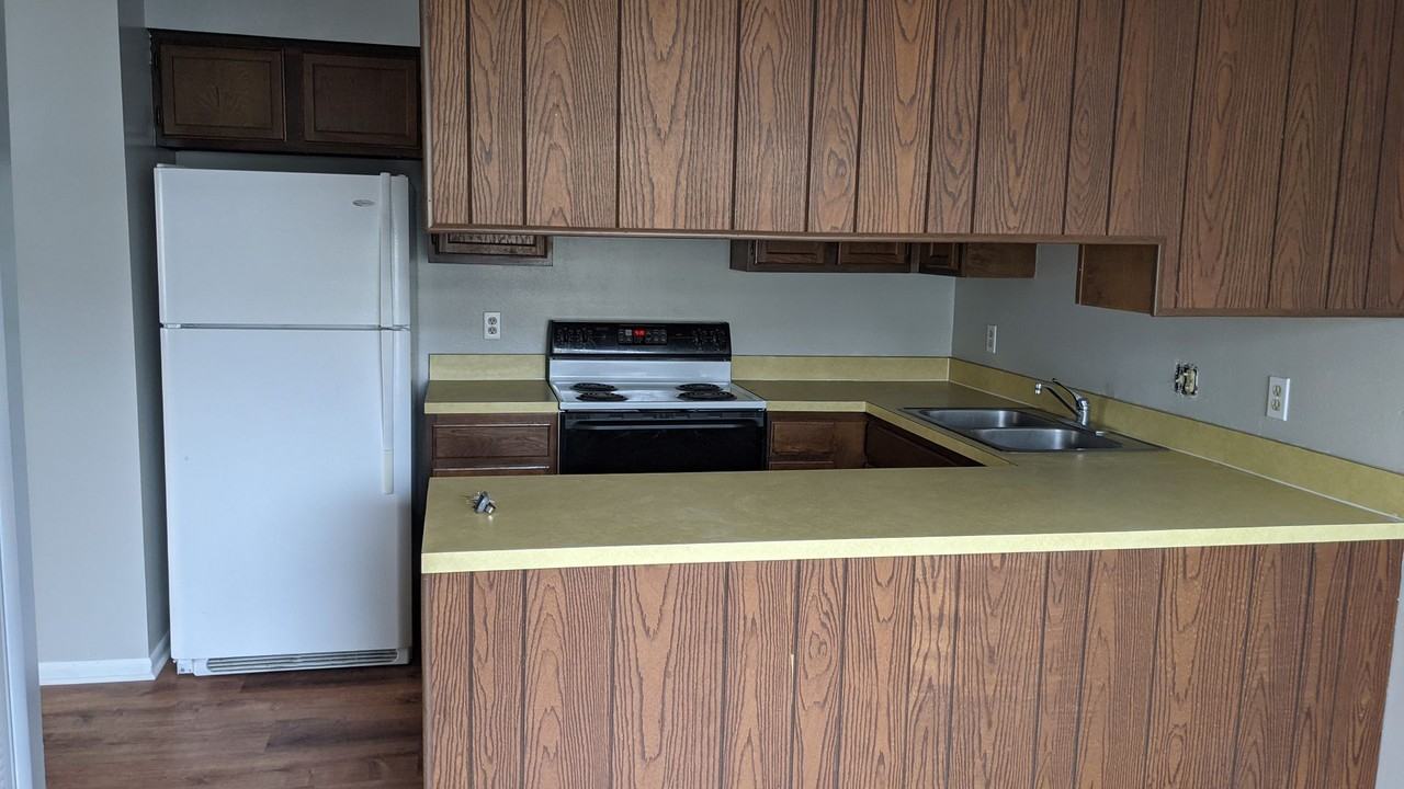 1253 Colonial Dr - Photo 4 of 14