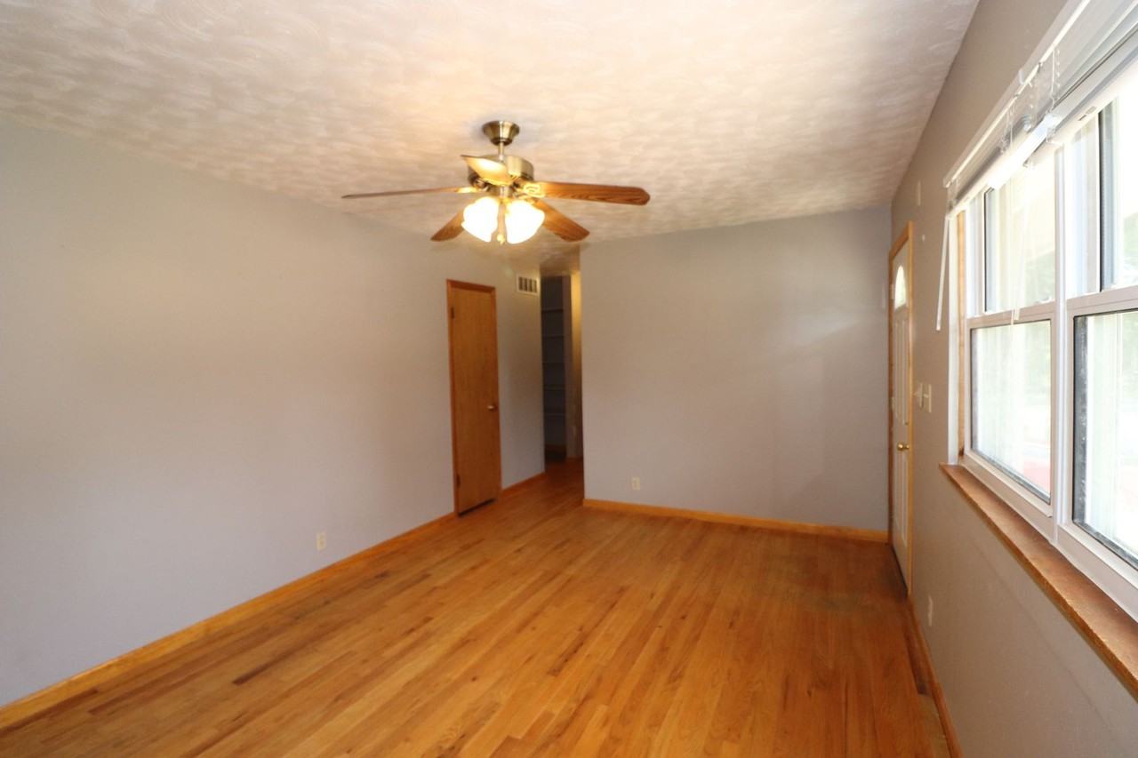 510 Maple St - Photo 4 of 40