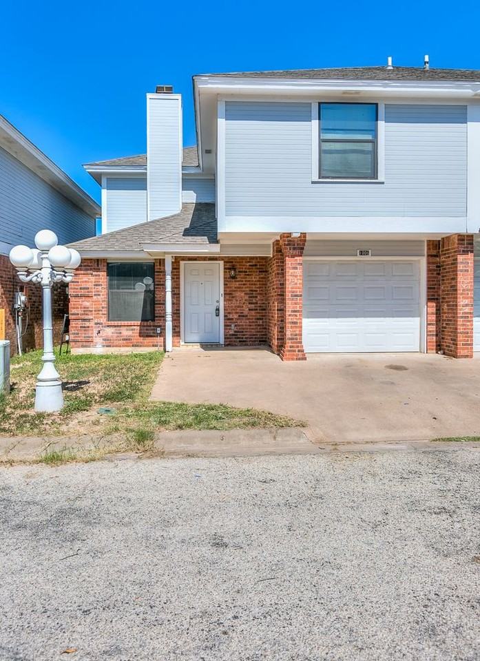 1006 Holiday Dr - Photo 3 of 30