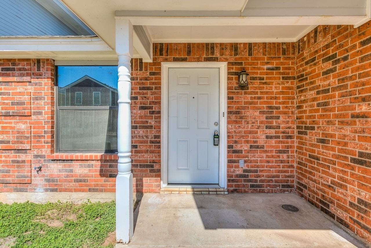 1006 Holiday Dr - Photo 4 of 30