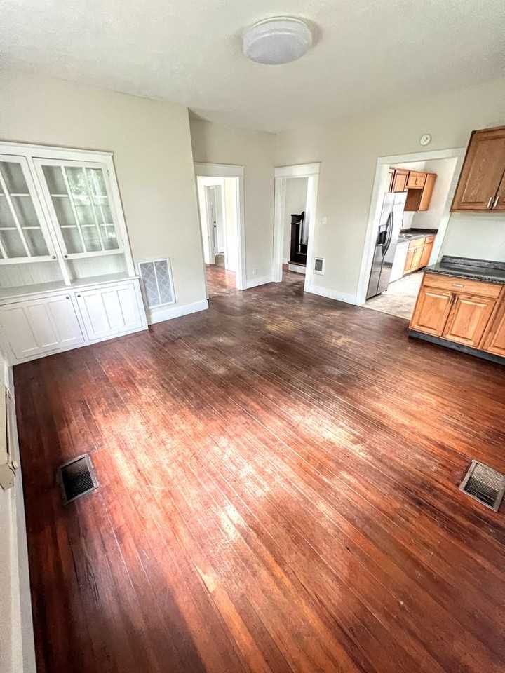 320 Kenyon St - Photo 4 of 17