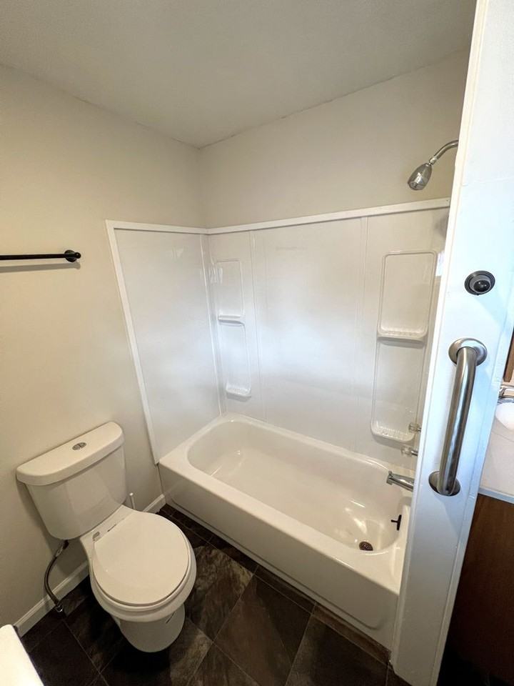 320 Kenyon St - Photo 6 of 17