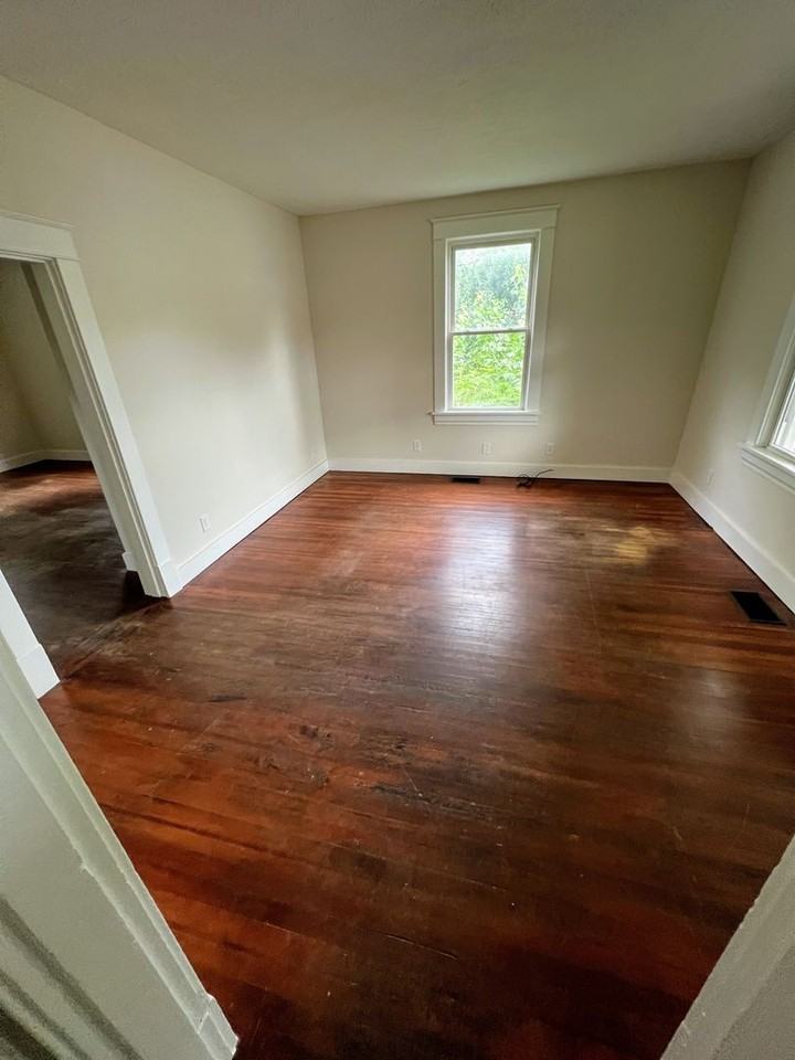 320 Kenyon St - Photo 7 of 17