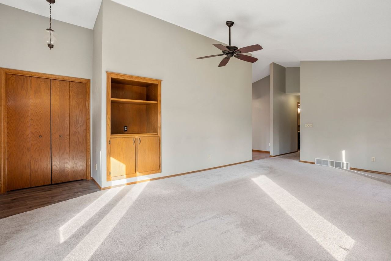 1324 Bluebird Ct - Photo 2 of 26