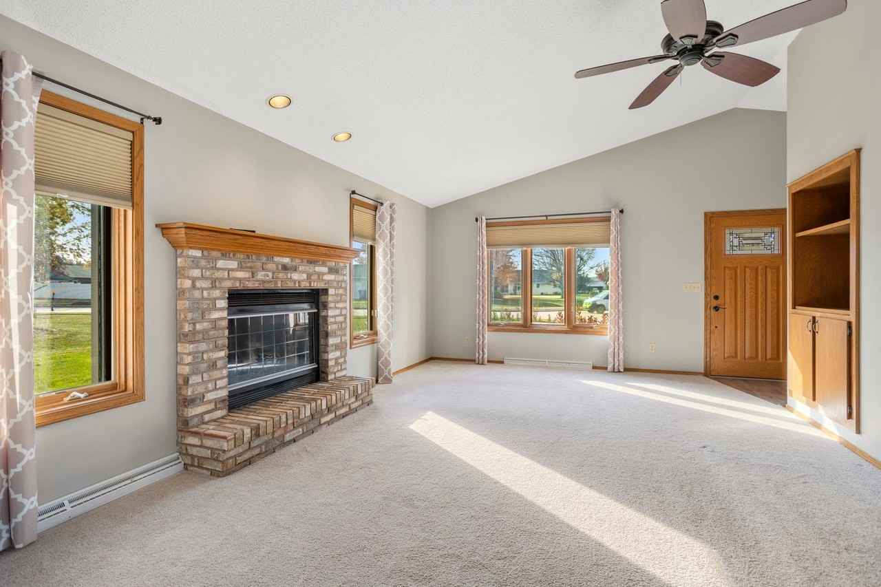 1324 Bluebird Ct - Photo 3 of 26