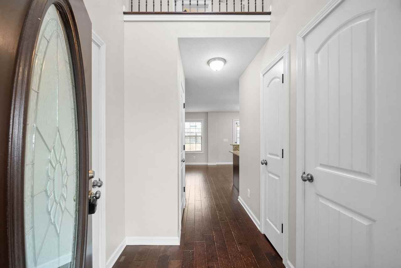 1128 Gentry Dr - Photo 5 of 31