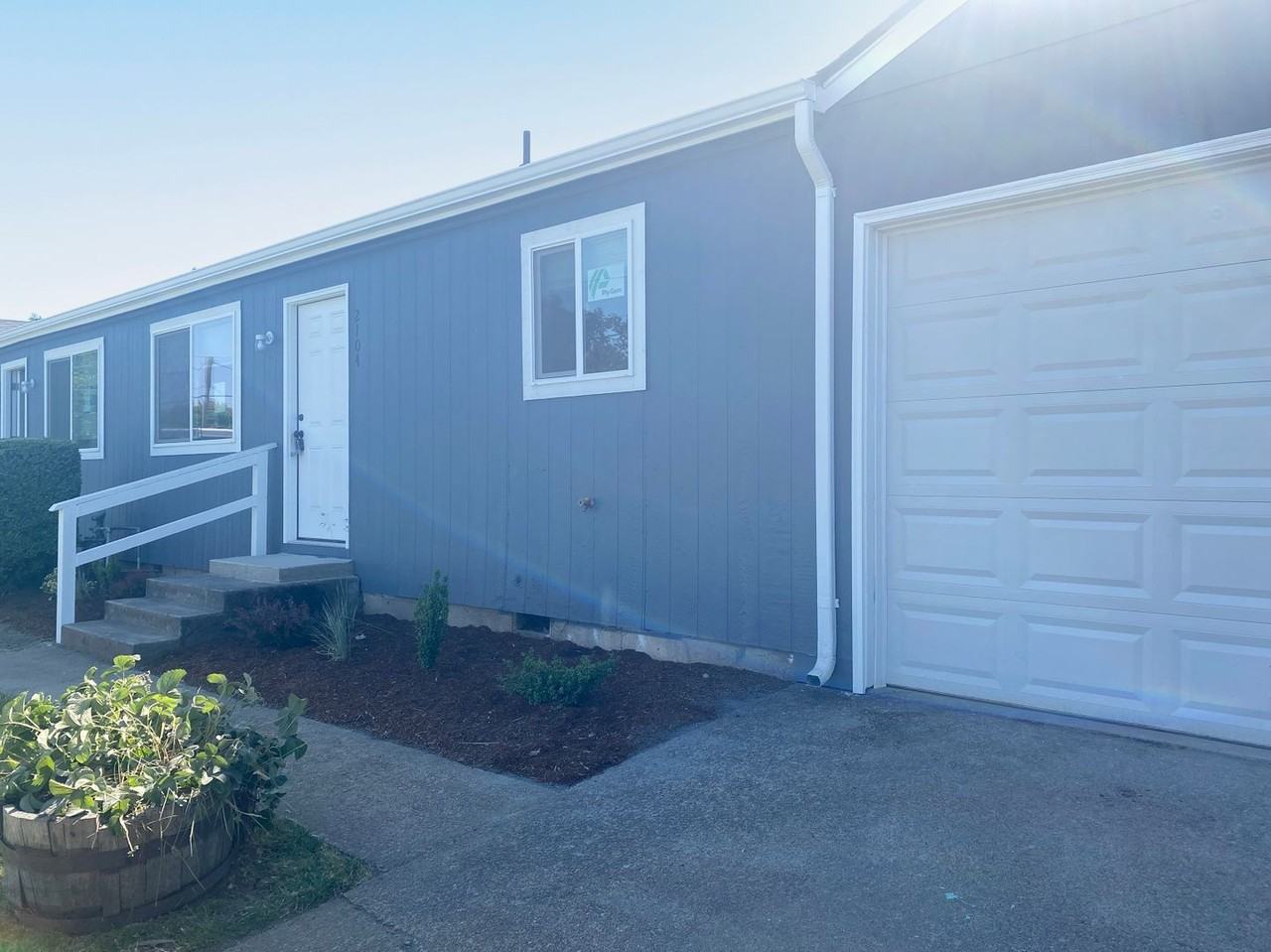 2104 Main St Se - Photo 3 of 15