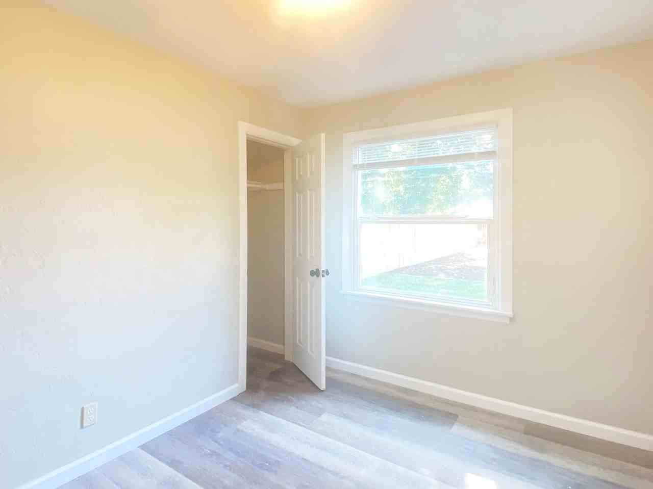 2104 Main St Se - Photo 7 of 15