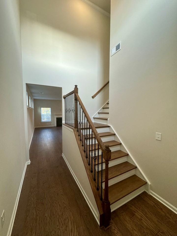18227 Stark Way - Photo 4 of 38