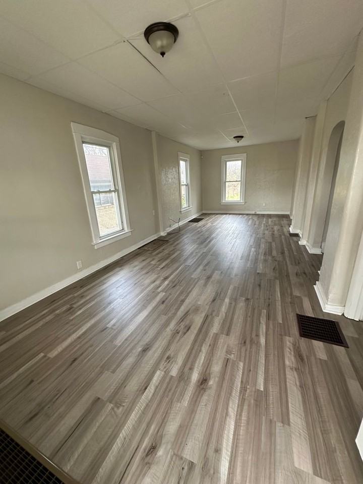 2939 Seaman Rd - Photo 2 of 10