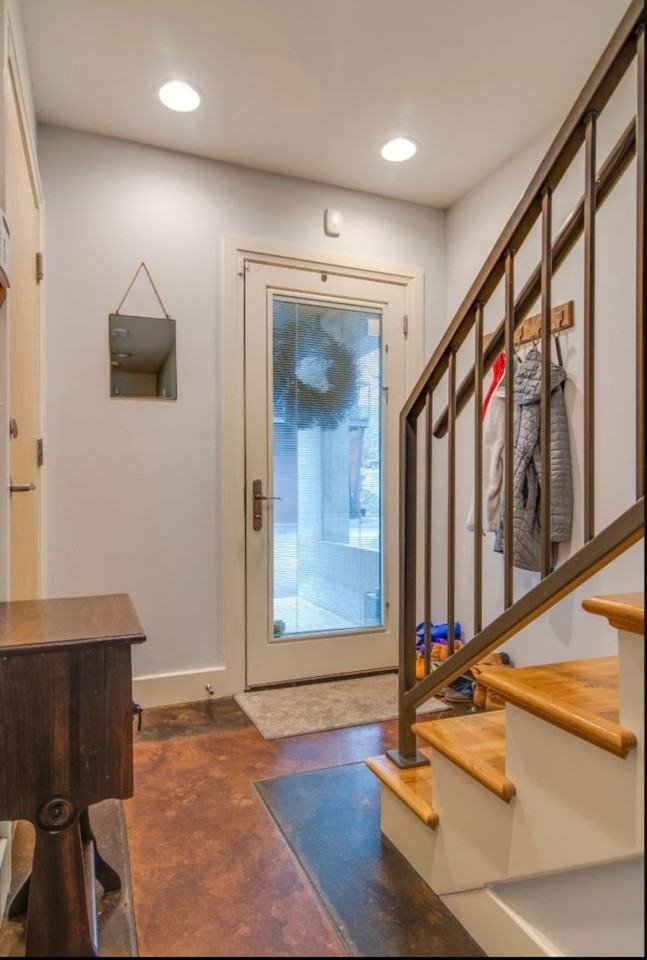 318 Van Buren St - Photo 3 of 25