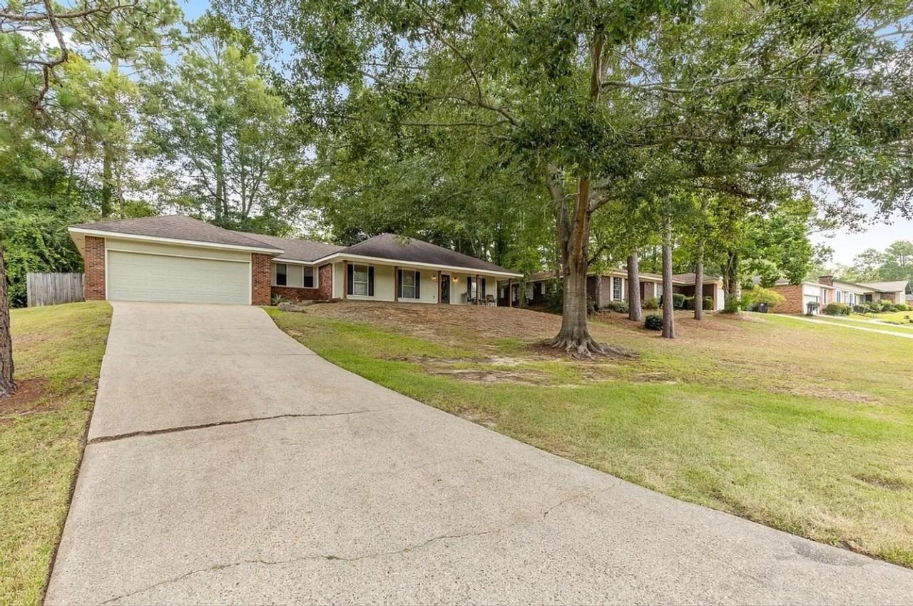 62 Sharmont Dr - Photo 3 of 28
