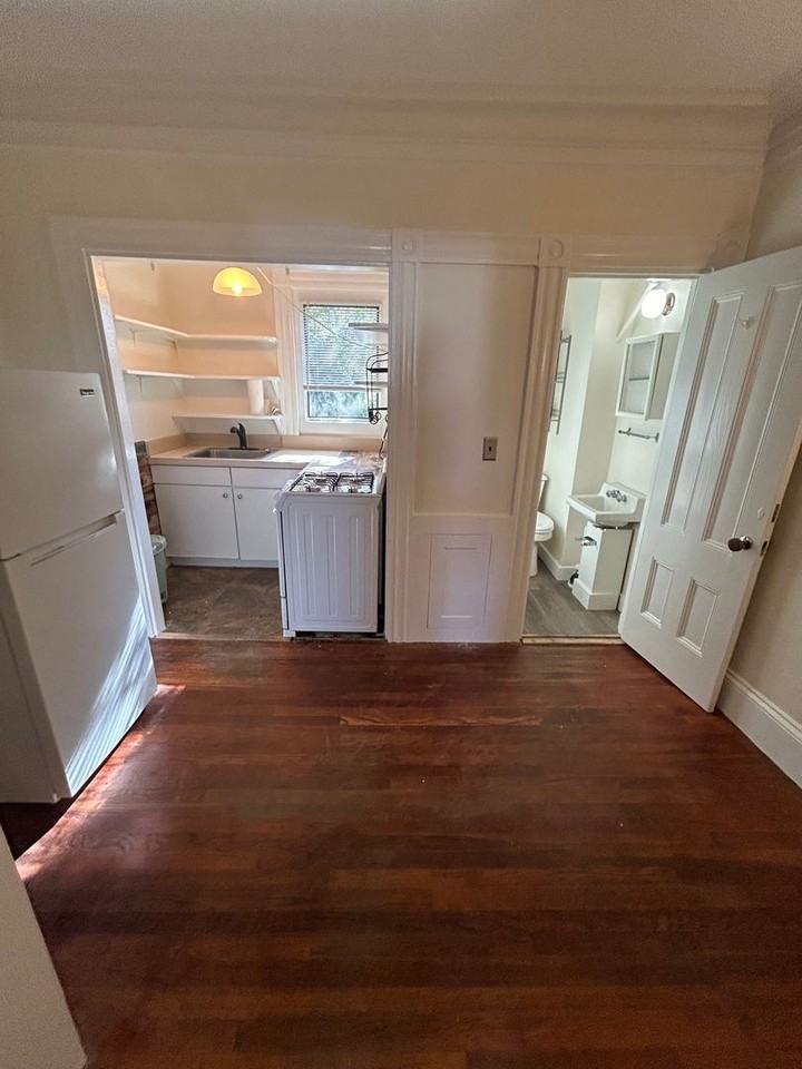 22 School St - Photo 4 of 7