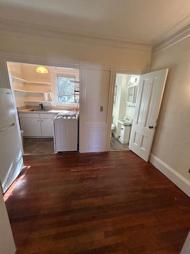 22 School St - Photo 6 of 7