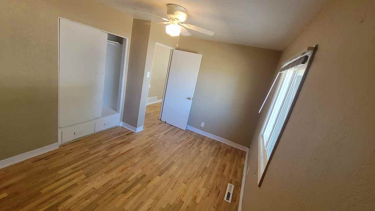 3725 Henderson Avenue - Photo 3 of 6