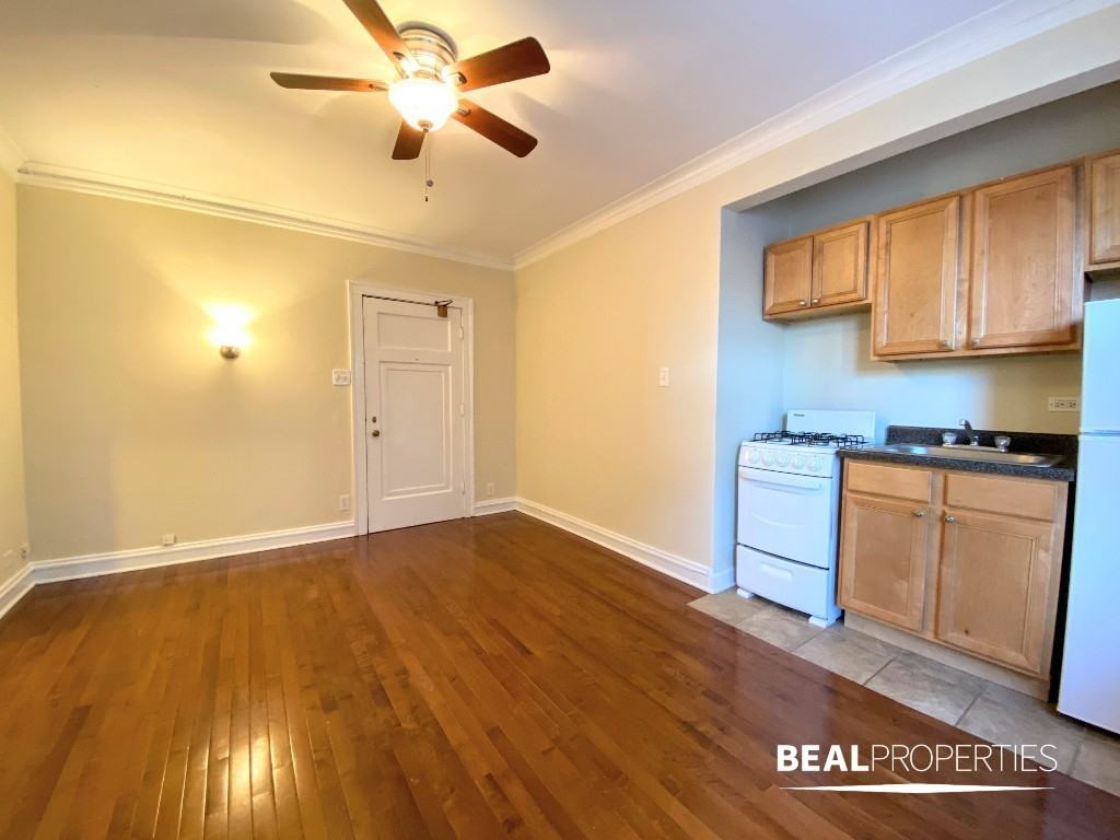 4546 North Damen Avenue - Photo 2 of 8