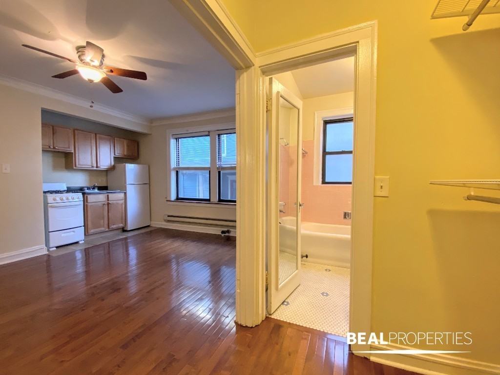 4546 North Damen Avenue - Photo 3 of 8