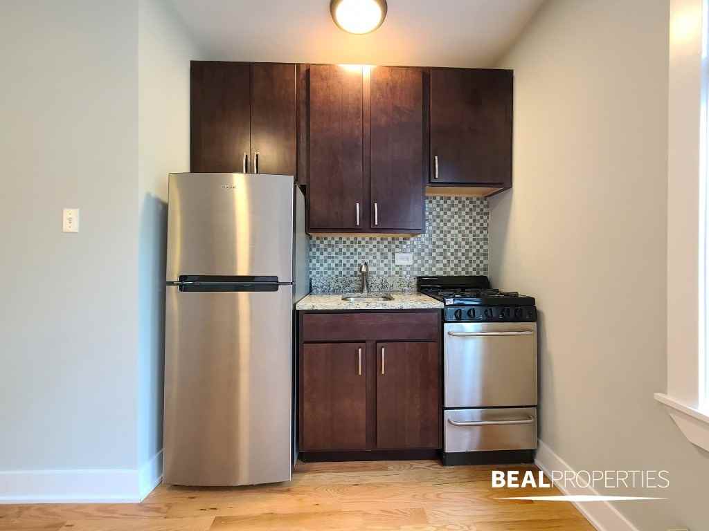 4546 North Damen Avenue - Photo 2 of 9