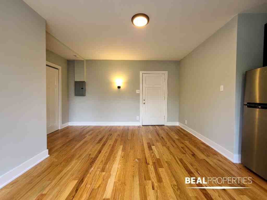 4546 North Damen Avenue - Photo 5 of 9