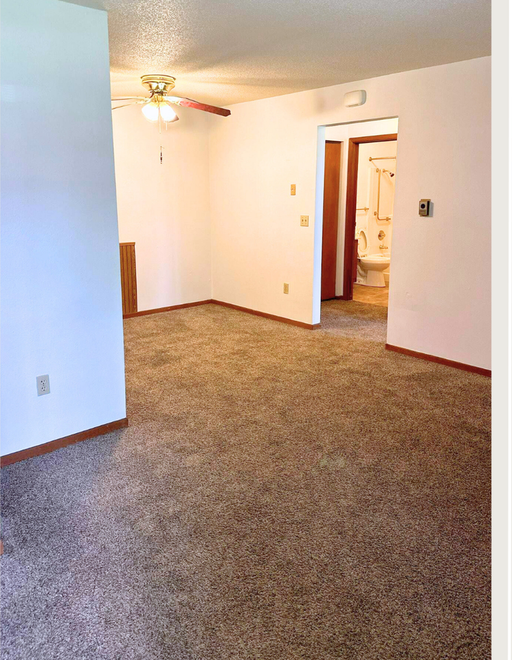 1604 10th St #2 - Photo 4 of 9