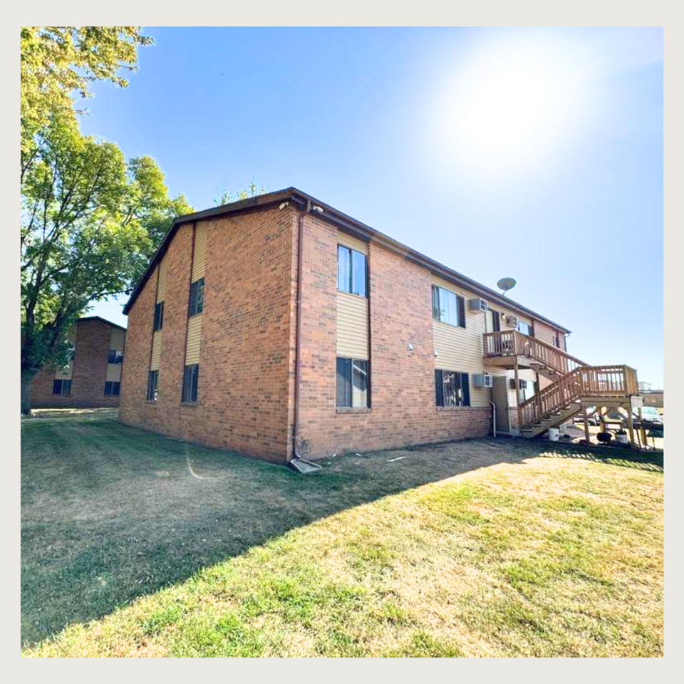 1604 10th St #2 - Photo 7 of 9