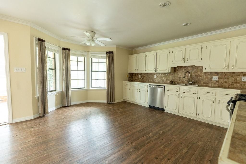1252 Christina Dr #NA - Photo 3 of 21
