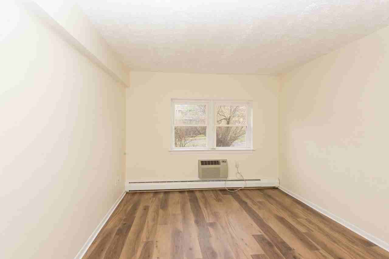 Chestnut Hill North Apartments - Photo 5 of 8