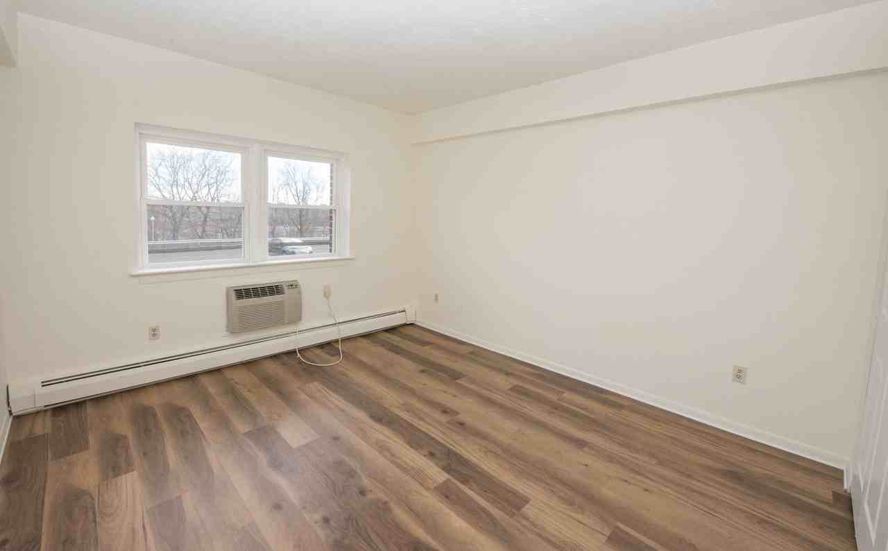 Chestnut Hill North Apartments - Photo 6 of 8
