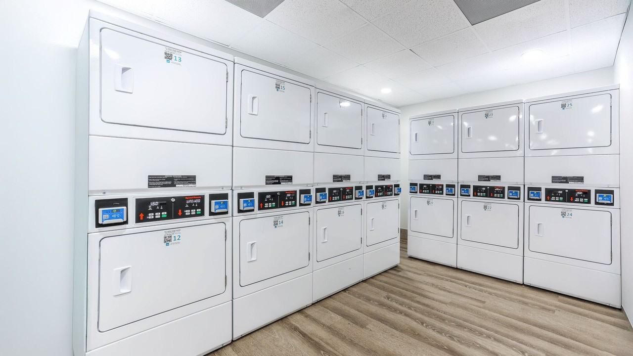 Crystal at Harwell - Photo 5 of 37