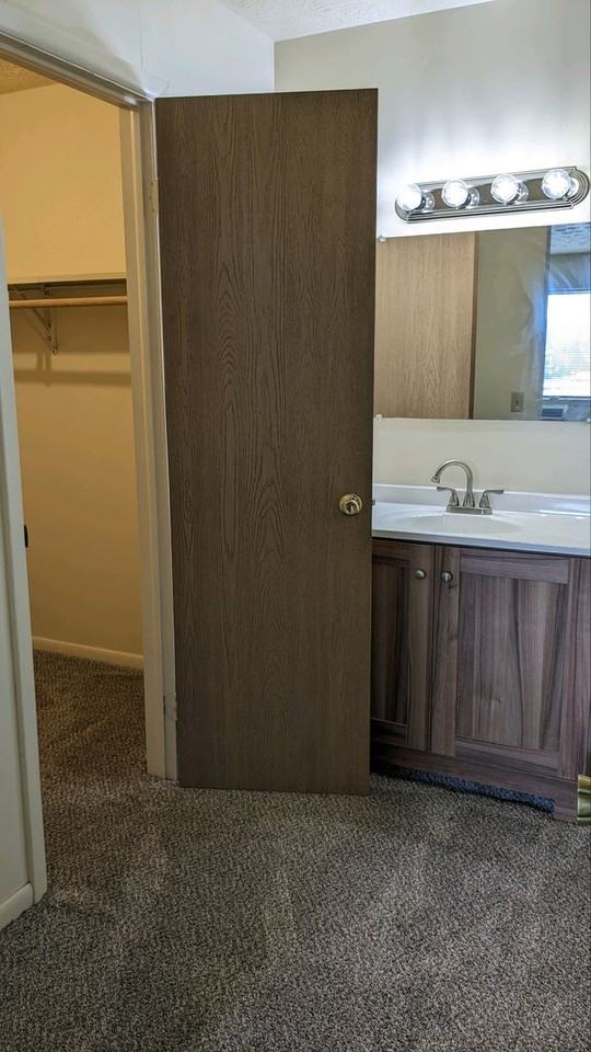 Woodstock Gardens Apartments - Photo 2 of 12