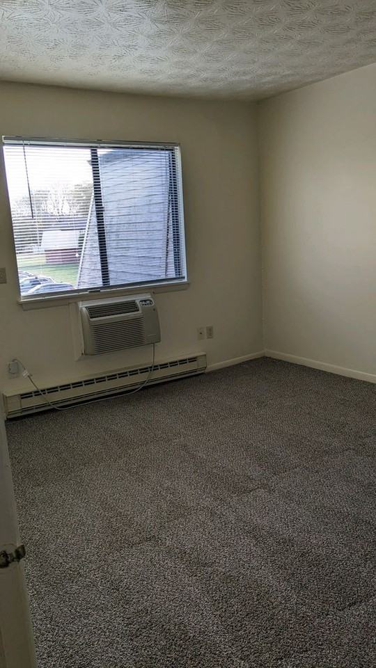 Woodstock Gardens Apartments - Photo 6 of 12