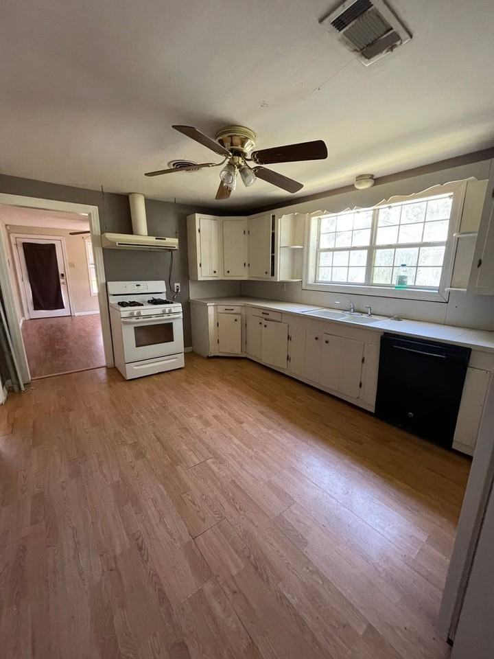 1513 Vincent St - Photo 2 of 10