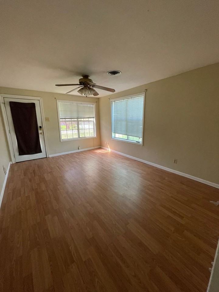 1513 Vincent St - Photo 3 of 10