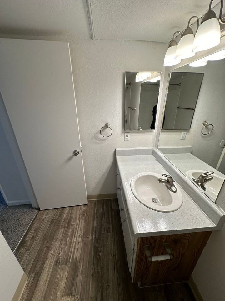 Nine90 - Photo 4 of 32