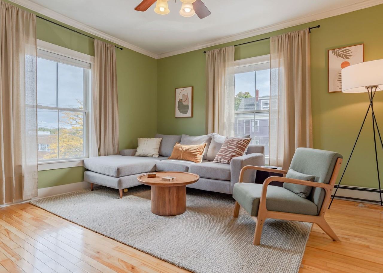 2 Crescent St - Photo 2 of 26