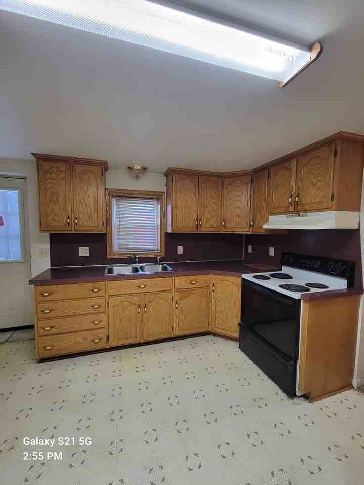 231-233 E. King Street - Photo 2 of 9