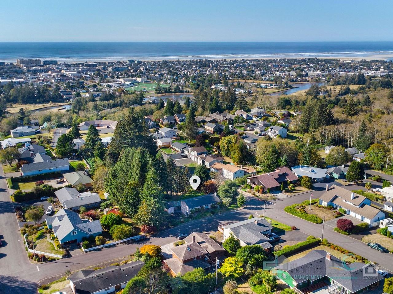 242 Hemlock St - Photo 6 of 50