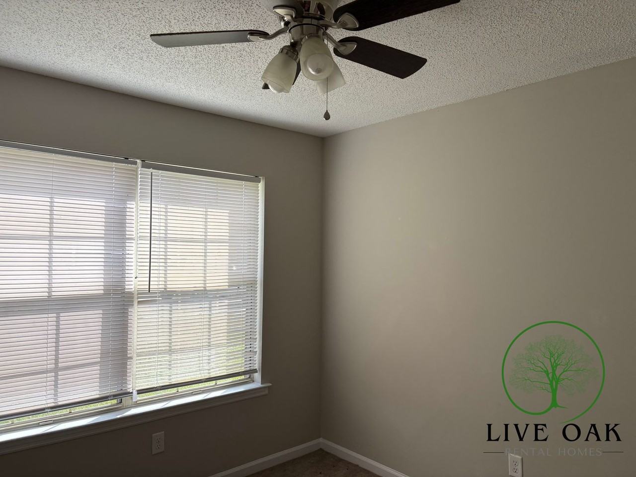 553 Jefferson Cir Se - Photo 3 of 5