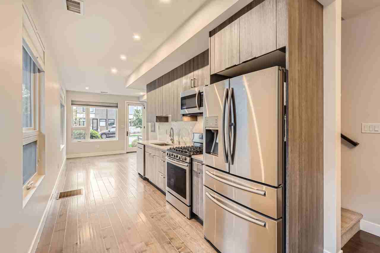 3811 N Franklin St - Photo 3 of 25