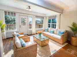 featured image of 210 6th Ave