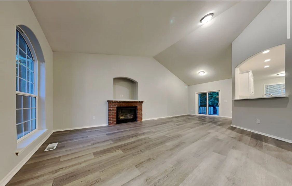 1521 11th Ave Se - Photo 3 of 10