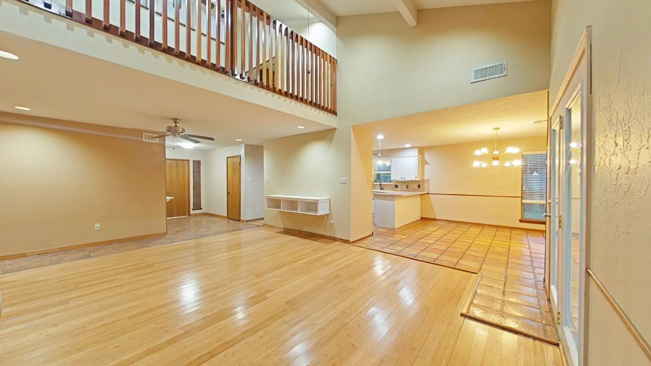 2303 Northeast 9th Street - Photo 4 of 31