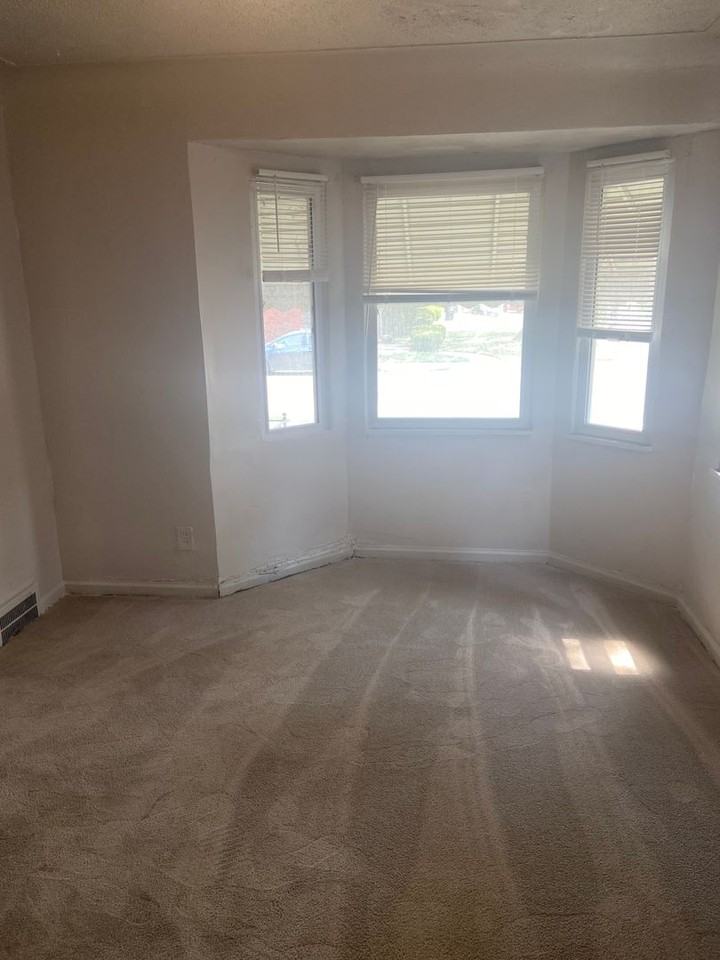 9409 Balfour Rd - Photo 6 of 11