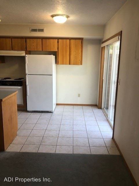 4225 Se Oak St - Photo 3 of 9