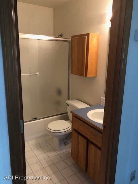 4225 Se Oak St - Photo 4 of 9