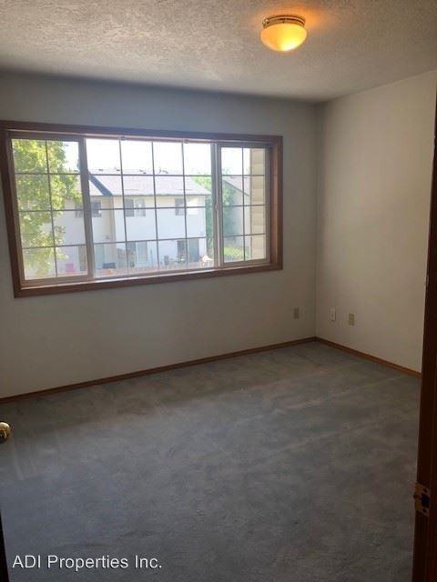 4225 Se Oak St - Photo 5 of 9