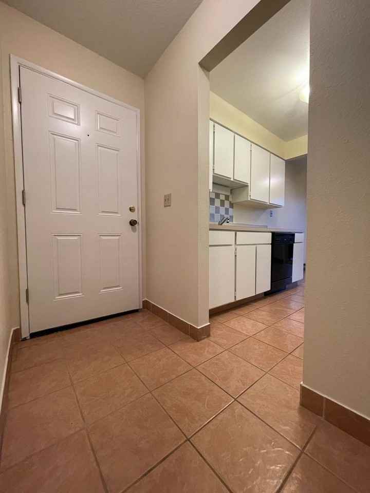 4510 Ne Hancock St - Photo 6 of 17